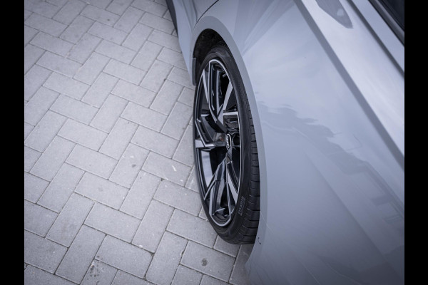 Audi RS6 Avant C8 4.0 V8 TFSI quattro - Dynamic + l Ceramic l 4WS l HUD