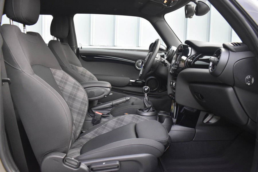 MINI 3-deurs 1.5 Cooper Chili | Xenon | Carplay | Navi | Sportstoelen
