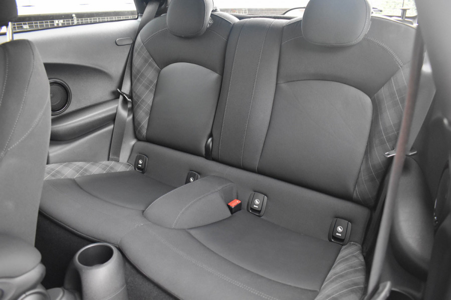 MINI 3-deurs 1.5 Cooper Chili | Xenon | Carplay | Navi | Sportstoelen