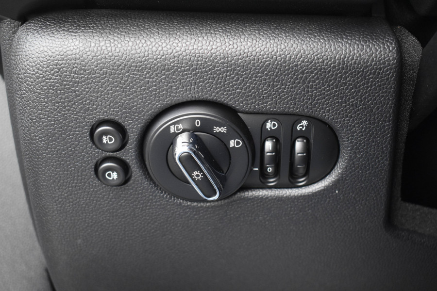 MINI 3-deurs 1.5 Cooper Chili | Xenon | Carplay | Navi | Sportstoelen