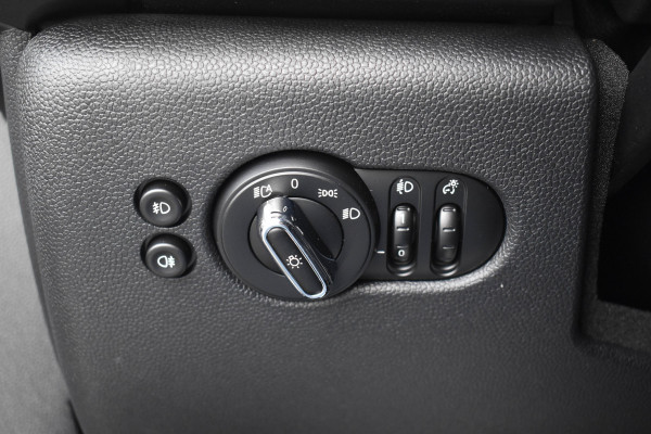 MINI 3-deurs 1.5 Cooper Chili | Xenon | Carplay | Navi | Sportstoelen