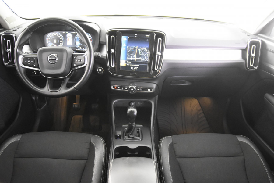 Volvo XC40 2.0 D3 Momentum *Navigatie*Trekhaak*Standkachel*