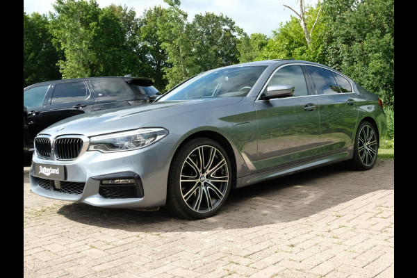 BMW 5 Serie 530e M Sport | 251 PK | Schuif-/ kanteldak | Adaptive cruise control | Bowers & Wilkins | Head Up Display | 360 graden camera | 20 inch velgen | Comfort stoelen | Stoelverwarming / Ventilatie | Keyless entry