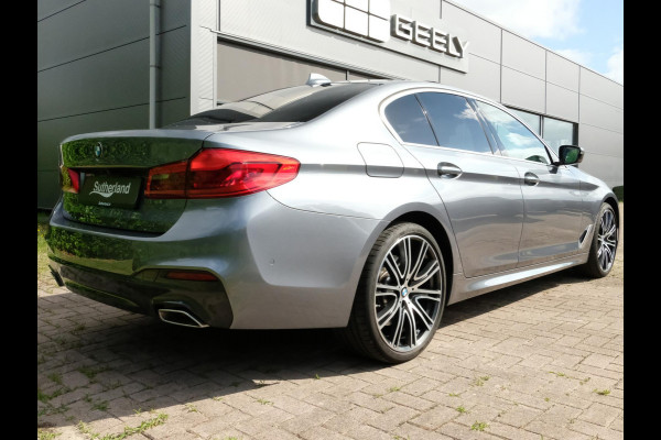 BMW 5 Serie 530e M Sport | 251 PK | Schuif-/ kanteldak | Adaptive cruise control | Bowers & Wilkins | Head Up Display | 360 graden camera | 20 inch velgen | Comfort stoelen | Stoelverwarming / Ventilatie | Keyless entry