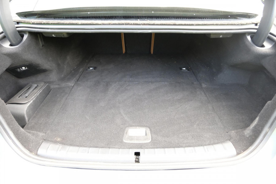 BMW 5 Serie 530e M Sport | 251 PK | Schuif-/ kanteldak | Adaptive cruise control | Bowers & Wilkins | Head Up Display | 360 graden camera | 20 inch velgen | Comfort stoelen | Stoelverwarming / Ventilatie | Keyless entry