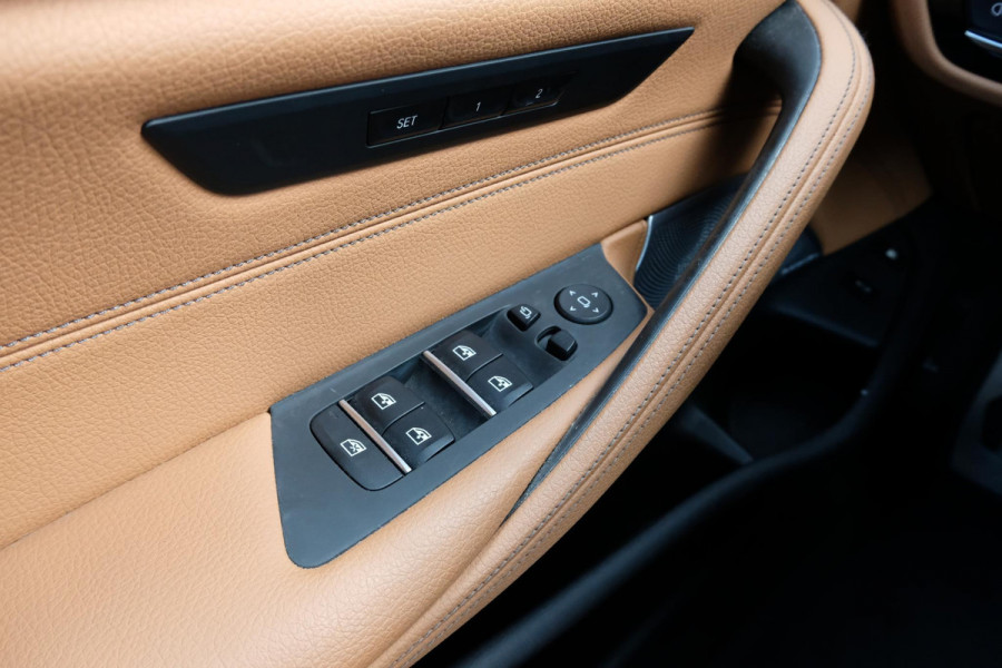 BMW 5 Serie 530e M Sport | 251 PK | Schuif-/ kanteldak | Adaptive cruise control | Bowers & Wilkins | Head Up Display | 360 graden camera | 20 inch velgen | Comfort stoelen | Stoelverwarming / Ventilatie | Keyless entry