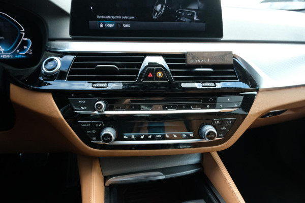 BMW 5 Serie 530e M Sport | 251 PK | Schuif-/ kanteldak | Adaptive cruise control | Bowers & Wilkins | Head Up Display | 360 graden camera | 20 inch velgen | Comfort stoelen | Stoelverwarming / Ventilatie | Keyless entry