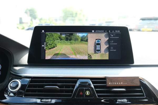 BMW 5 Serie 530e M Sport | 251 PK | Schuif-/ kanteldak | Adaptive cruise control | Bowers & Wilkins | Head Up Display | 360 graden camera | 20 inch velgen | Comfort stoelen | Stoelverwarming / Ventilatie | Keyless entry