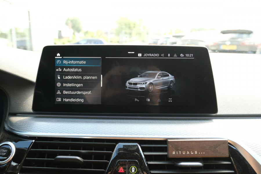 BMW 5 Serie 530e M Sport | 251 PK | Schuif-/ kanteldak | Adaptive cruise control | Bowers & Wilkins | Head Up Display | 360 graden camera | 20 inch velgen | Comfort stoelen | Stoelverwarming / Ventilatie | Keyless entry