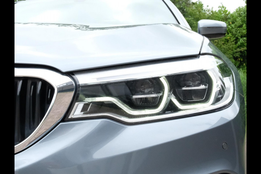 BMW 5 Serie 530e M Sport | 251 PK | Schuif-/ kanteldak | Adaptive cruise control | Bowers & Wilkins | Head Up Display | 360 graden camera | 20 inch velgen | Comfort stoelen | Stoelverwarming / Ventilatie | Keyless entry
