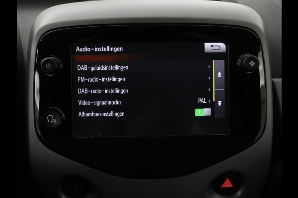 Toyota Aygo 1.0 VVT-i x-joy | Trekhaak | Camera | DAB | Automaat | Carplay | Climate control | Cruise control | LED