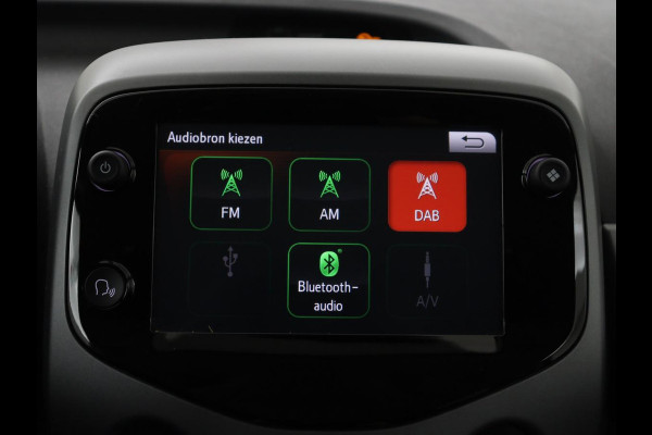 Toyota Aygo 1.0 VVT-i x-joy | Trekhaak | Camera | DAB | Automaat | Carplay | Climate control | Cruise control | LED