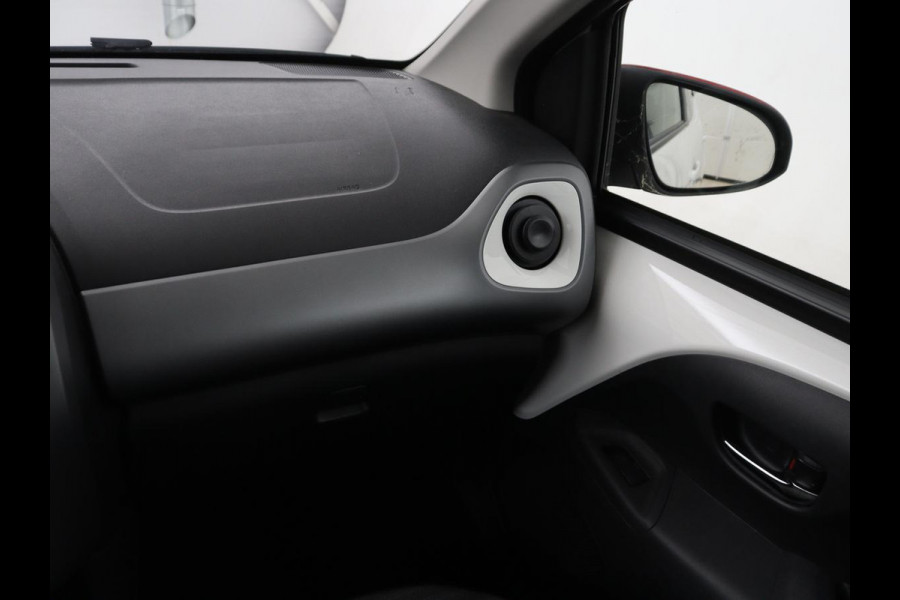 Toyota Aygo 1.0 VVT-i x-joy | Trekhaak | Camera | DAB | Automaat | Carplay | Climate control | Cruise control | LED