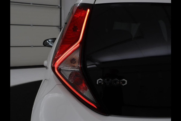 Toyota Aygo 1.0 VVT-i x-joy | Trekhaak | Camera | DAB | Automaat | Carplay | Climate control | Cruise control | LED