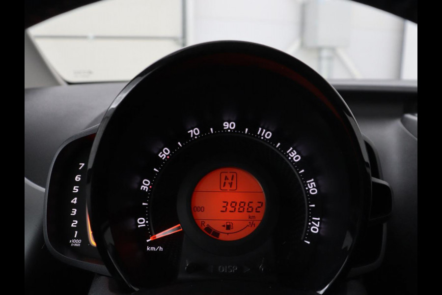 Toyota Aygo 1.0 VVT-i x-joy | Trekhaak | Camera | DAB | Automaat | Carplay | Climate control | Cruise control | LED
