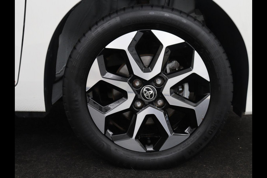 Toyota Aygo 1.0 VVT-i x-joy | Trekhaak | Camera | DAB | Automaat | Carplay | Climate control | Cruise control | LED