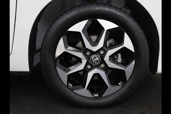 Toyota Aygo 1.0 VVT-i x-joy | Trekhaak | Camera | DAB | Automaat | Carplay | Climate control | Cruise control | LED