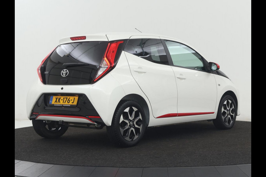 Toyota Aygo 1.0 VVT-i x-joy | Trekhaak | Camera | DAB | Automaat | Carplay | Climate control | Cruise control | LED