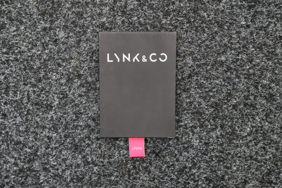 Lynk & Co 01 1.5 Plug-in Hybrid 360° Camera, Panoramadak, Zwarte hemel, ACC, Keyless, PDC, LED, 20''