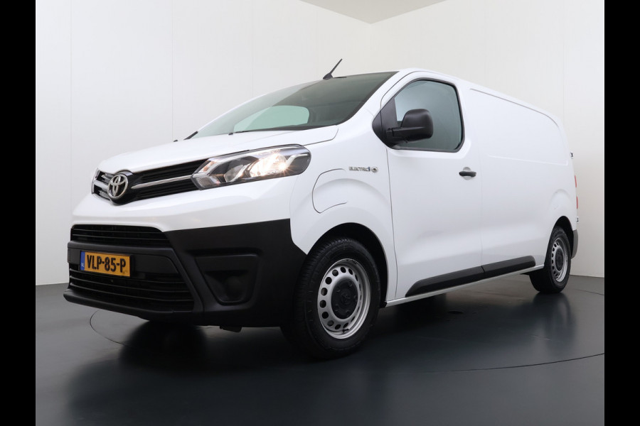 Toyota PROACE Electric Worker 136PK Automaat 3-Persoons Navi Apple Carplay Android Auto Airco Pdc DAB Bluetooth Cruise Control Regen-Lichtsensor Betonplex Vloer Wandbetimmering Schuifdeur Origineel Nederlandse Auto Dealeronderhouden