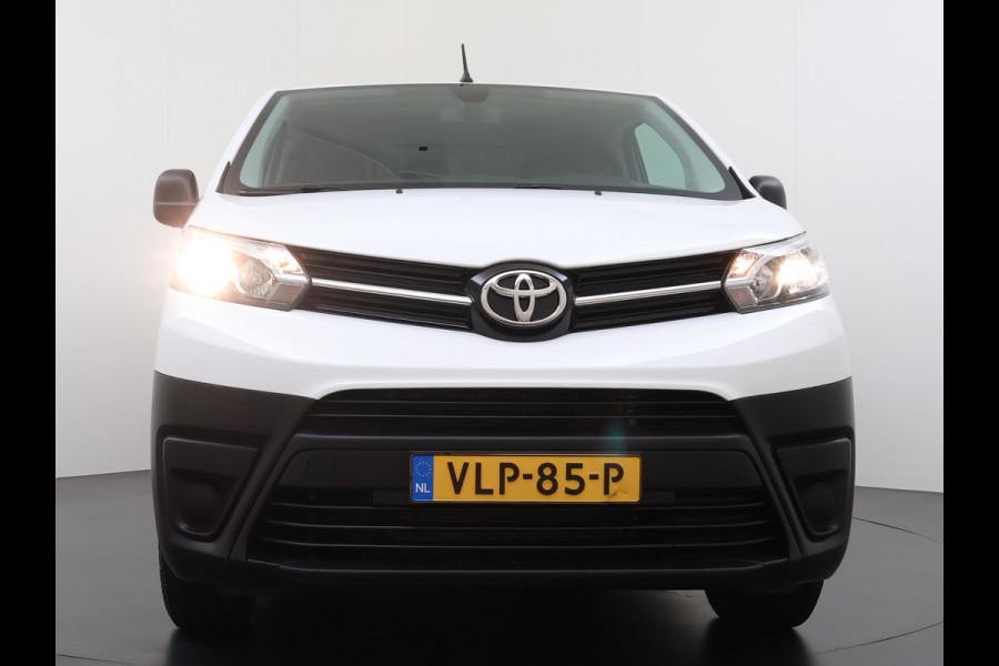 Toyota PROACE Electric Worker 136PK Automaat 3-Persoons Navi Apple Carplay Android Auto Airco Pdc DAB Bluetooth Cruise Control Regen-Lichtsensor Betonplex Vloer Wandbetimmering Schuifdeur Origineel Nederlandse Auto Dealeronderhouden