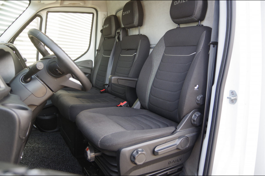 Iveco Daily 35C18 3.0 180PK AUT. N1! DUBBELLUCHT BAKWAGEN, LAADKLEP, ZIJDEUR, 3-ZITS, CLIMA, CRUISE, LED, NAVI, CARPLAY