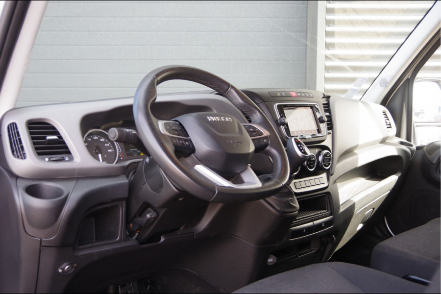 Iveco Daily 35C18 3.0 180PK AUT. N1! DUBBELLUCHT BAKWAGEN, LAADKLEP, ZIJDEUR, 3-ZITS, CLIMA, CRUISE, LED, NAVI, CARPLAY