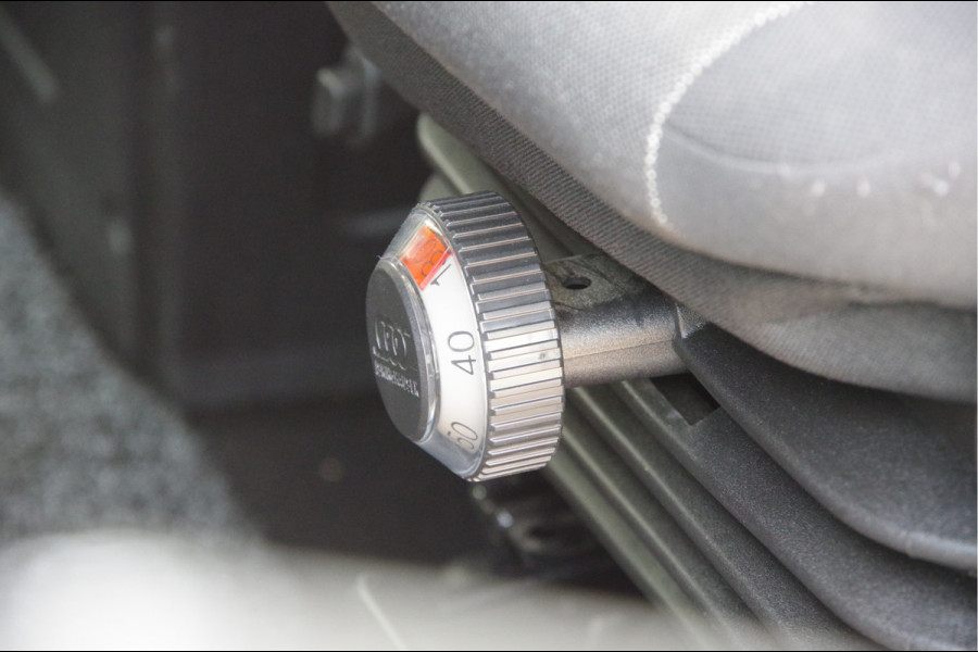 Iveco Daily 35C18 3.0 180PK AUT. N1! DUBBELLUCHT BAKWAGEN, LAADKLEP, ZIJDEUR, 3-ZITS, CLIMA, CRUISE, LED, NAVI, CARPLAY