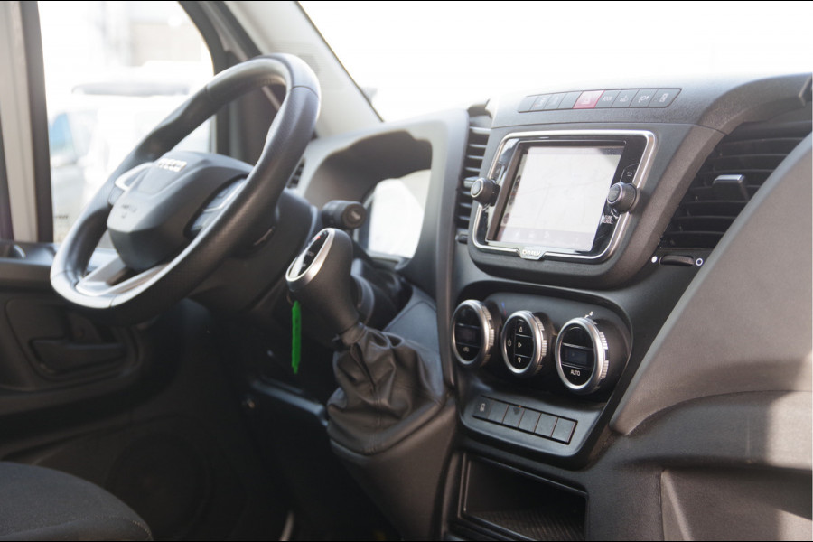 Iveco Daily 35C18 3.0 180PK AUT. N1! DUBBELLUCHT BAKWAGEN, LAADKLEP, ZIJDEUR, 3-ZITS, CLIMA, CRUISE, LED, NAVI, CARPLAY