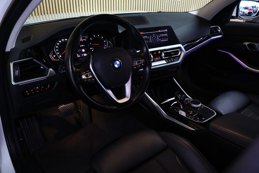 BMW 3 Serie 318i Business Edition AVM SPORTLEDER NAVI CARPLAY DIGI DASH '21