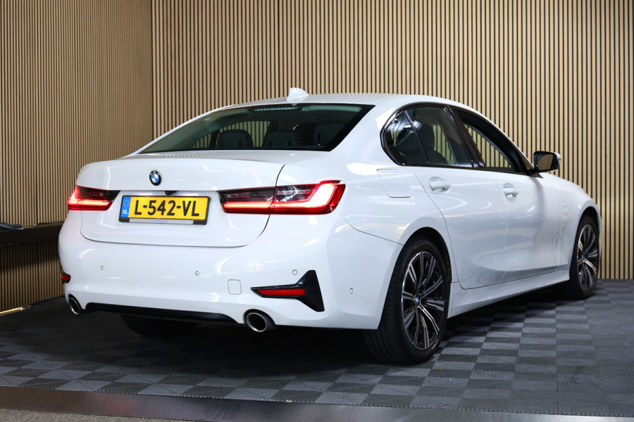 BMW 3 Serie 318i Business Edition AVM SPORTLEDER NAVI CARPLAY DIGI DASH '21