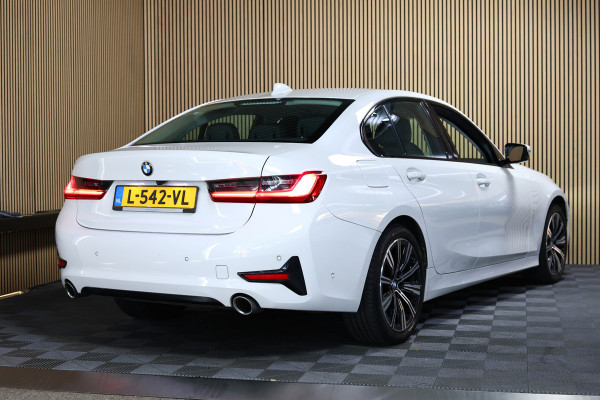 BMW 3 Serie 318i Business Edition AVM SPORTLEDER NAVI CARPLAY DIGI DASH '21