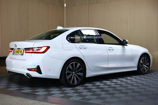 BMW 3 Serie 318i Business Edition AVM SPORTLEDER NAVI CARPLAY DIGI DASH '21