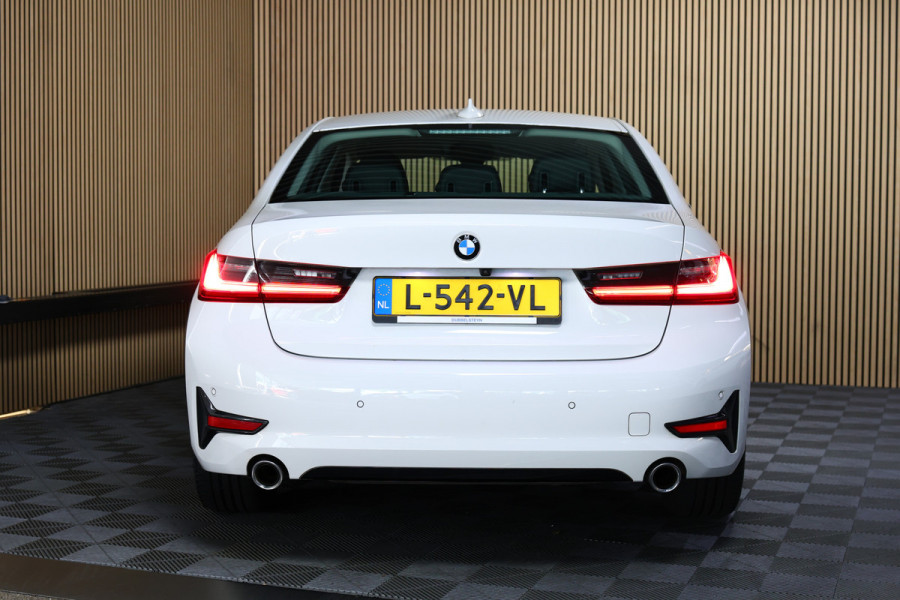 BMW 3 Serie 318i Business Edition AVM SPORTLEDER NAVI CARPLAY DIGI DASH '21