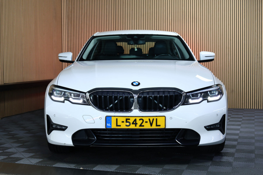 BMW 3 Serie 318i Business Edition AVM SPORTLEDER NAVI CARPLAY DIGI DASH '21