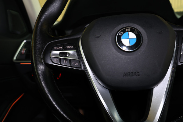 BMW 3 Serie 318i Business Edition AVM SPORTLEDER NAVI CARPLAY DIGI DASH '21