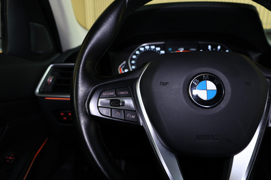 BMW 3 Serie 318i Business Edition AVM SPORTLEDER NAVI CARPLAY DIGI DASH '21