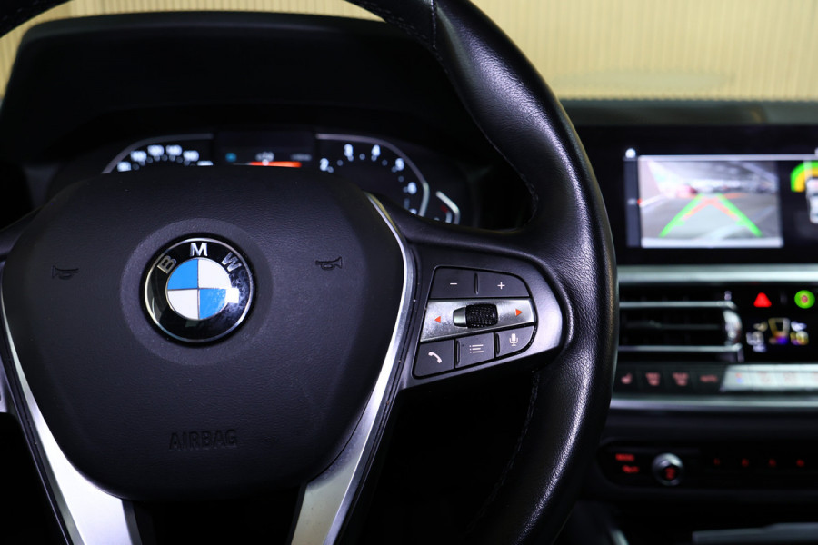 BMW 3 Serie 318i Business Edition AVM SPORTLEDER NAVI CARPLAY DIGI DASH '21