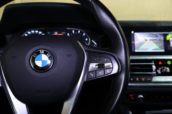 BMW 3 Serie 318i Business Edition AVM SPORTLEDER NAVI CARPLAY DIGI DASH '21