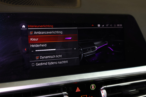 BMW 3 Serie 318i Business Edition AVM SPORTLEDER NAVI CARPLAY DIGI DASH '21