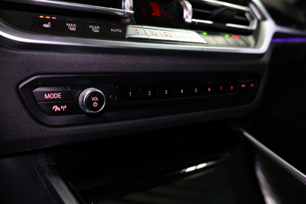 BMW 3 Serie 318i Business Edition AVM SPORTLEDER NAVI CARPLAY DIGI DASH '21