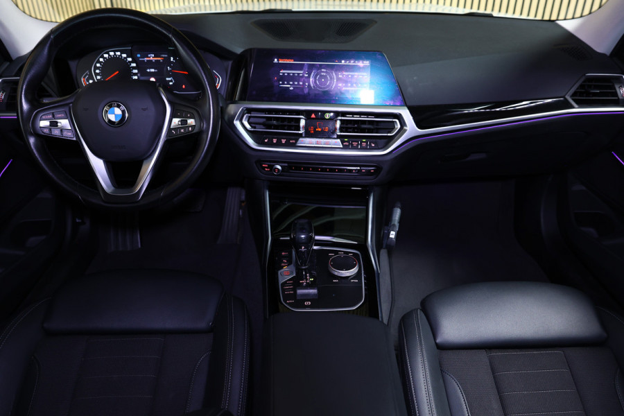 BMW 3 Serie 318i Business Edition AVM SPORTLEDER NAVI CARPLAY DIGI DASH '21