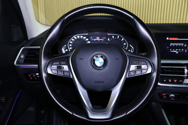 BMW 3 Serie 318i Business Edition AVM SPORTLEDER NAVI CARPLAY DIGI DASH '21