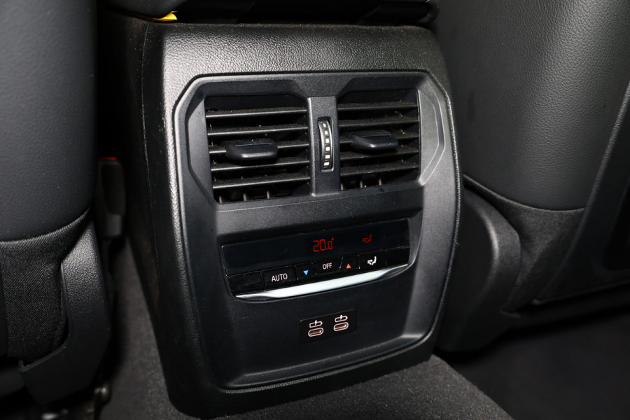 BMW 3 Serie 318i Business Edition AVM SPORTLEDER NAVI CARPLAY DIGI DASH '21
