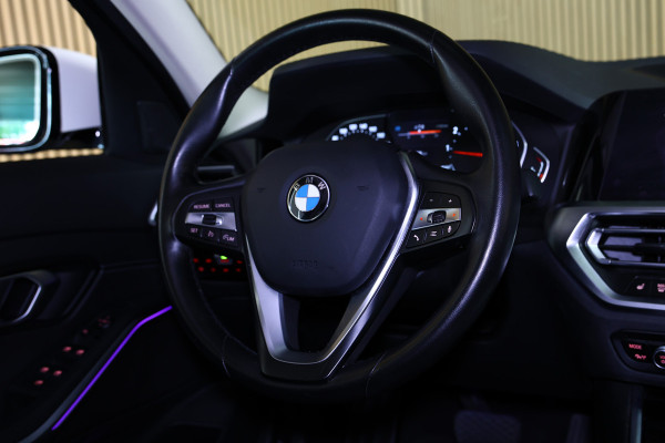 BMW 3 Serie 318i Business Edition AVM SPORTLEDER NAVI CARPLAY DIGI DASH '21