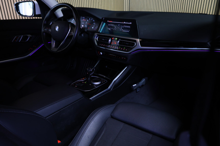 BMW 3 Serie 318i Business Edition AVM SPORTLEDER NAVI CARPLAY DIGI DASH '21
