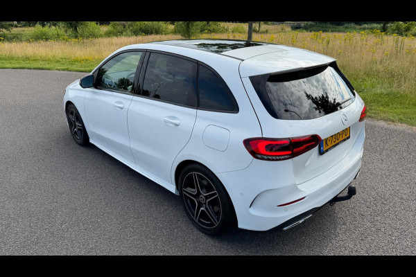 Mercedes-Benz B-Klasse 200 Business Solution AMG | AUTOMAAT | Stoelverwarming | Panorama dak | Achteruitrijcamera | Trekhaak |