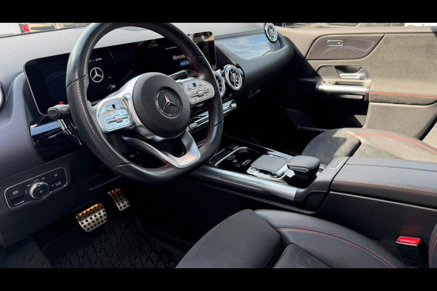 Mercedes-Benz B-Klasse 200 Business Solution AMG | AUTOMAAT | Stoelverwarming | Panorama dak | Achteruitrijcamera | Trekhaak |