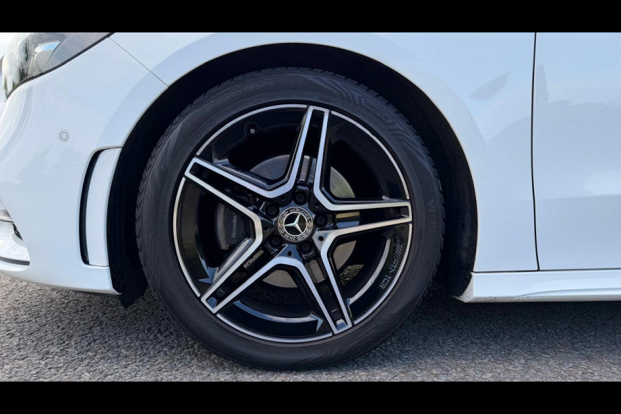 Mercedes-Benz B-Klasse 200 Business Solution AMG | AUTOMAAT | Stoelverwarming | Panorama dak | Achteruitrijcamera | Trekhaak |