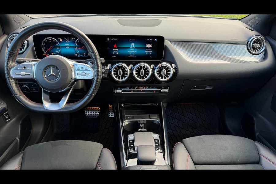 Mercedes-Benz B-Klasse 200 Business Solution AMG | AUTOMAAT | Stoelverwarming | Panorama dak | Achteruitrijcamera | Trekhaak |